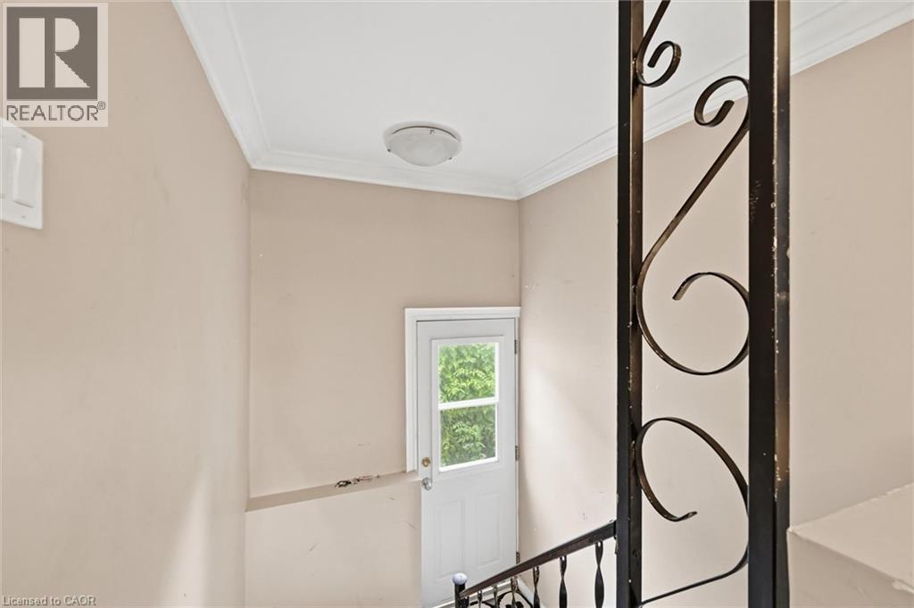 275 West 2nd Street Property Photo 17