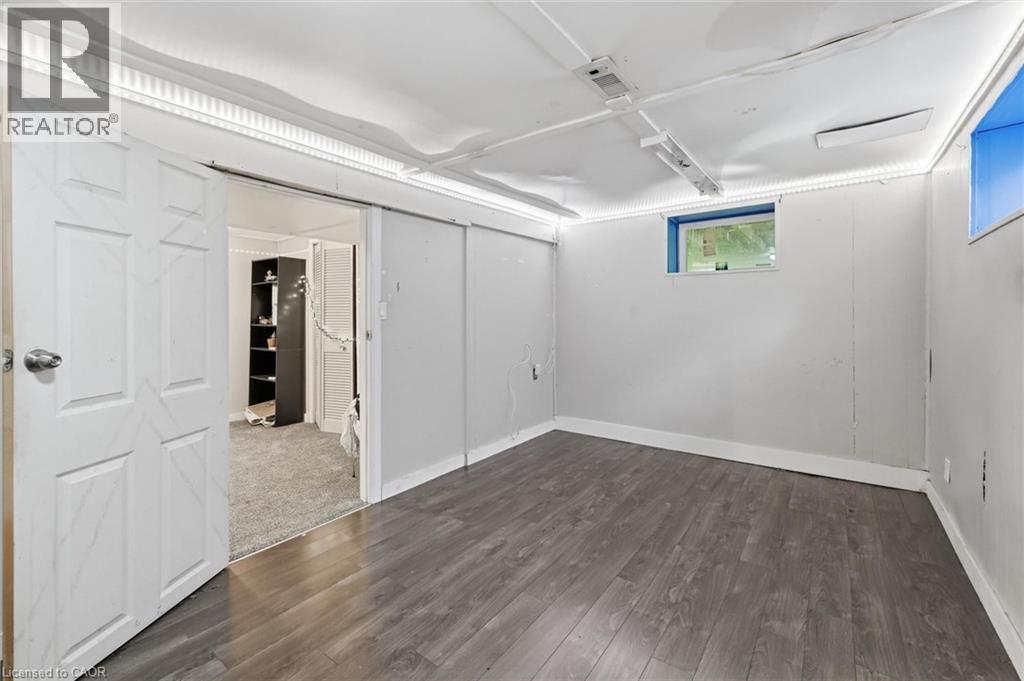275 West 2nd Street Property Photo 20