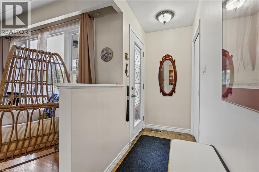 218 Montrose Street S Property Photo 4