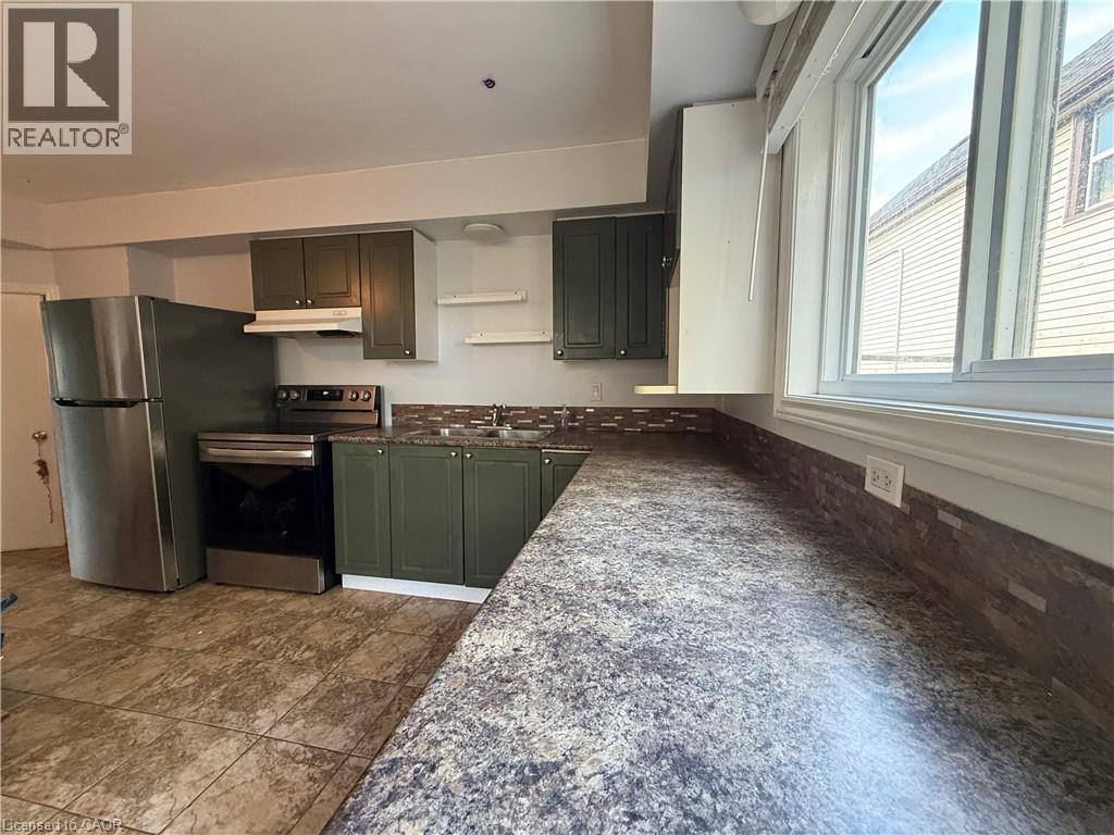 1087 Cannon Street E Property Photo 3