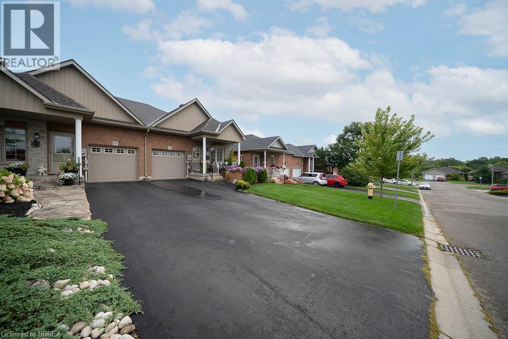 15 Millcroft Drive Property Photo 4