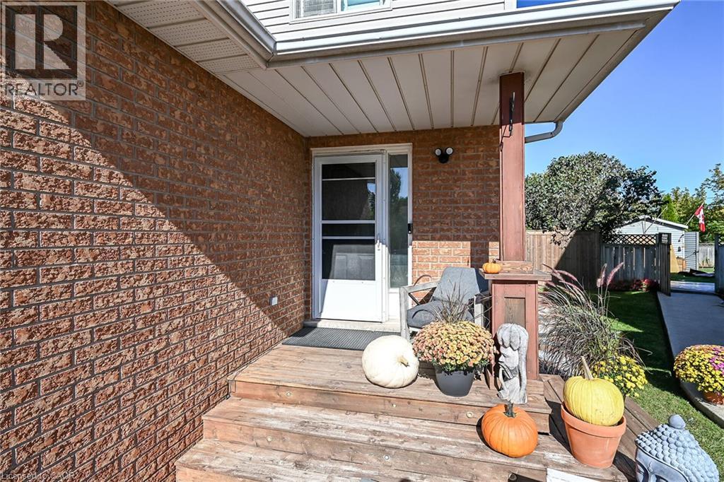 4377 Beverley Crescent Property Photo 3