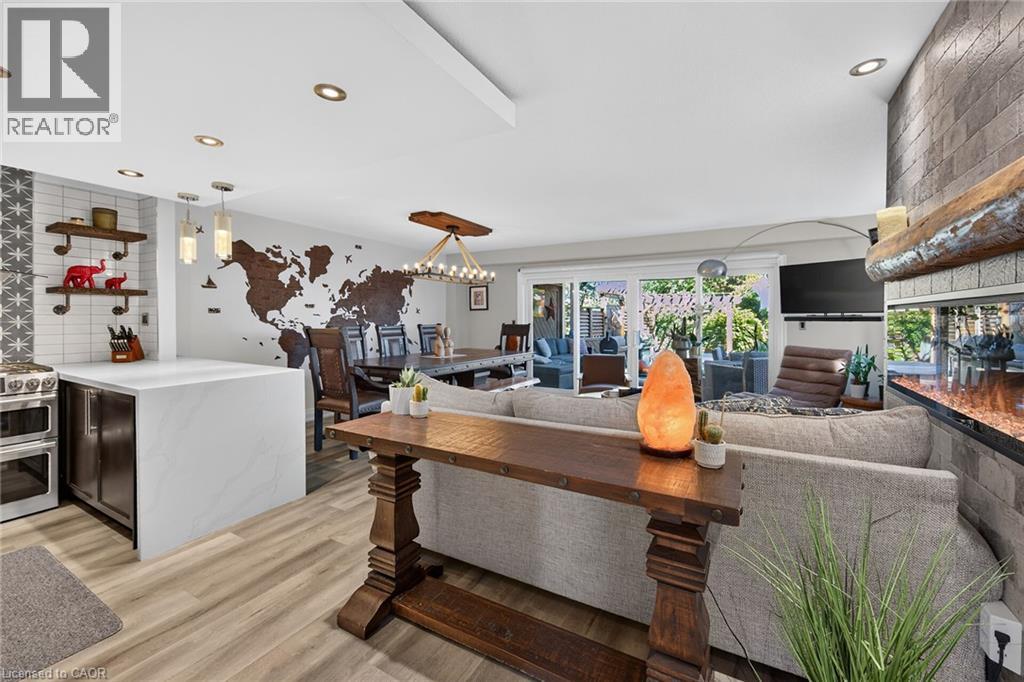 4377 Beverley Crescent Property Photo 7
