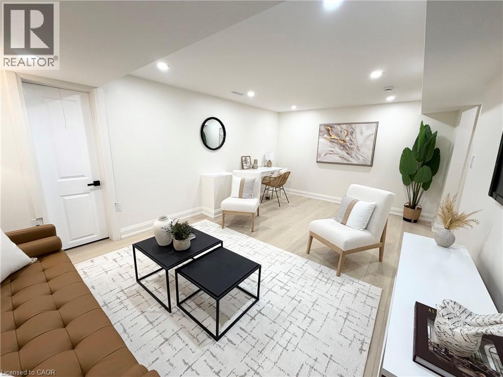 2379 Maryvale Court Property Photo 4