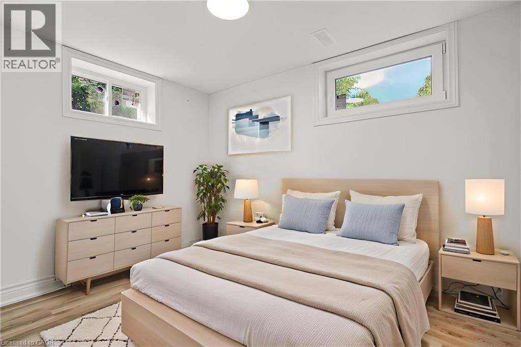 156 East 36th Street Unit# Lower Property Photo 22