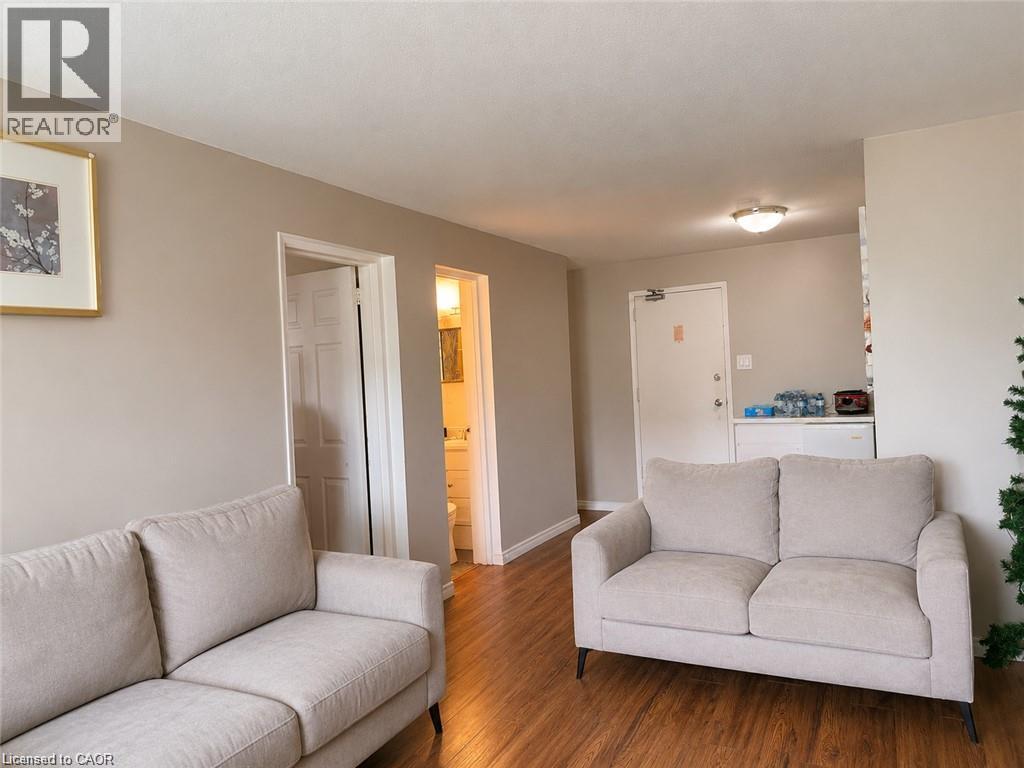 633 Barber Avenue N Unit# 7 Property Photo 2