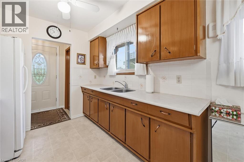 138 Luscombe Street Property Photo 8