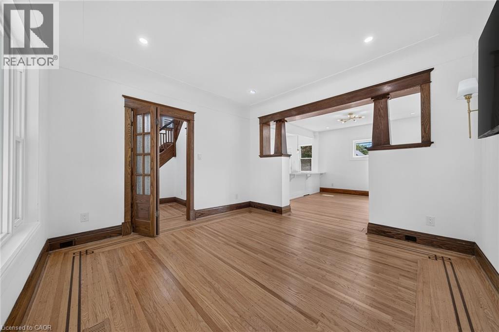 229 Park Row S Property Photo 5
