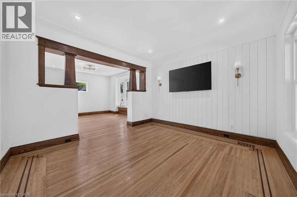 229 Park Row S Property Photo 6