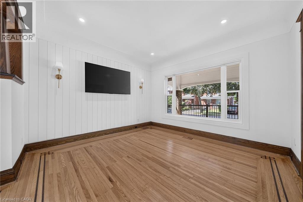 229 Park Row S Property Photo 8