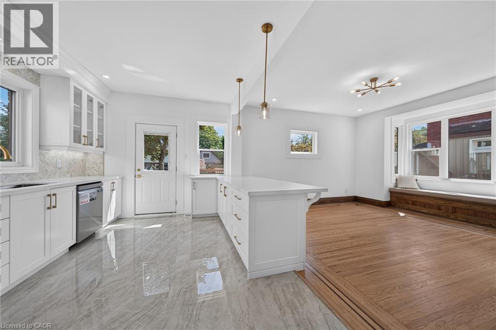 229 Park Row S Property Photo 9