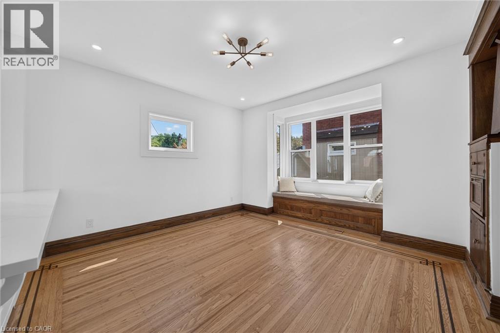 229 Park Row S Property Photo 16