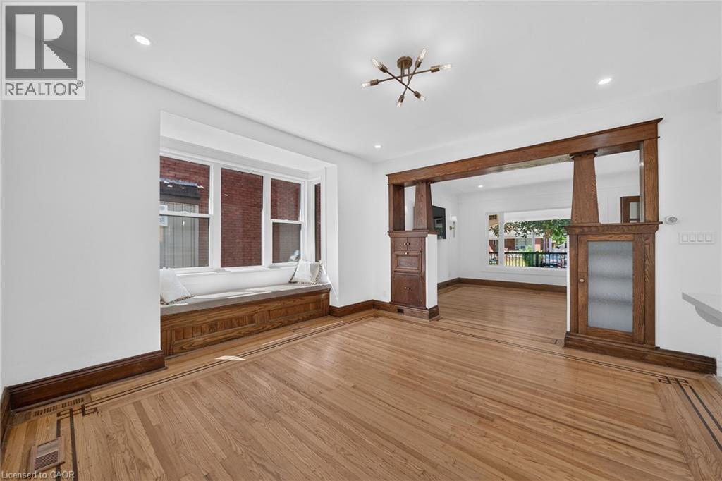 229 Park Row S Property Photo 17