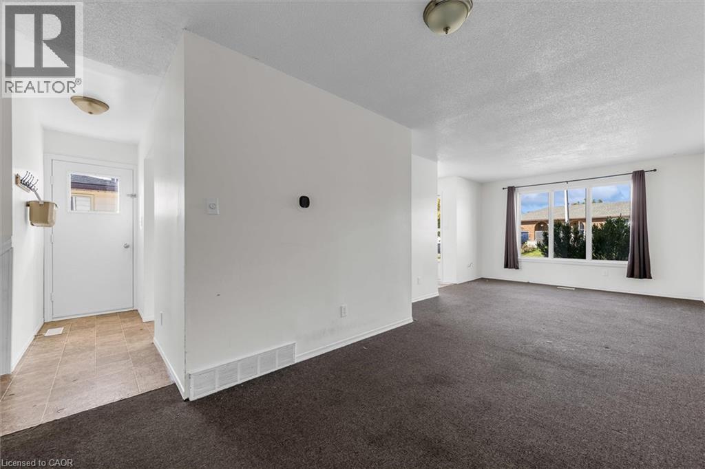 16 Crystal Court Property Photo 4