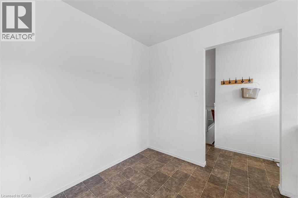 16 Crystal Court Property Photo 6