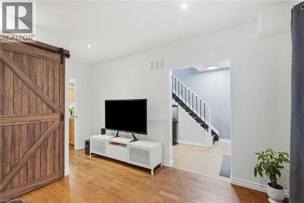 32 Oak Avenue Property Photo 8