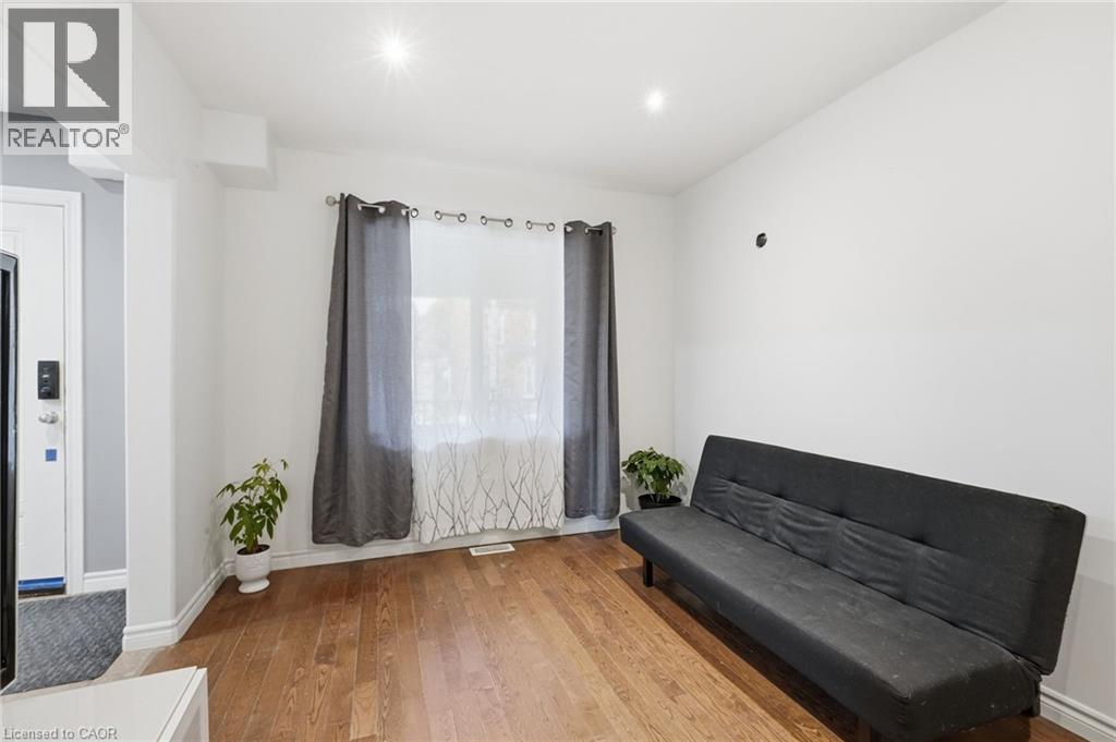 32 Oak Avenue Property Photo 9
