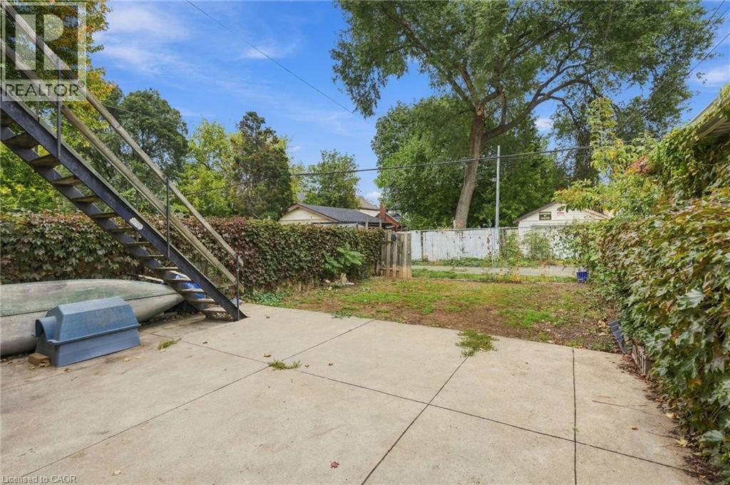 32 Oak Avenue Property Photo 41