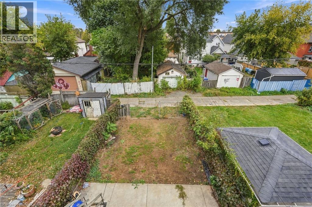 32 Oak Avenue Property Photo 44