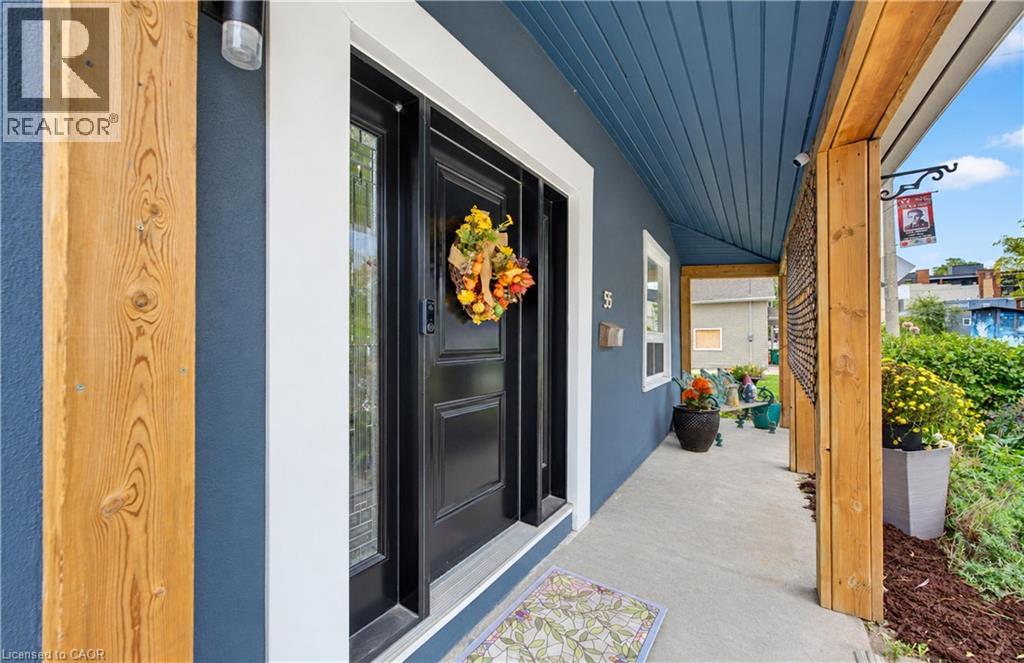 55 Queen Street W Property Photo 4