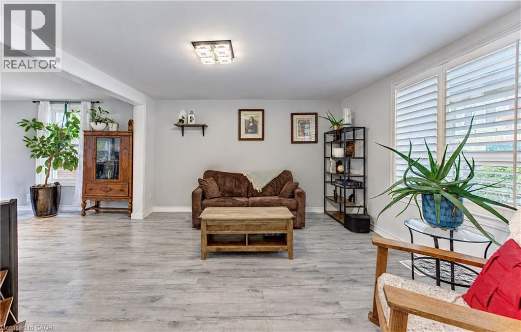 55 Queen Street W Property Photo 9