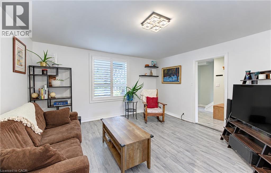 55 Queen Street W Property Photo 11