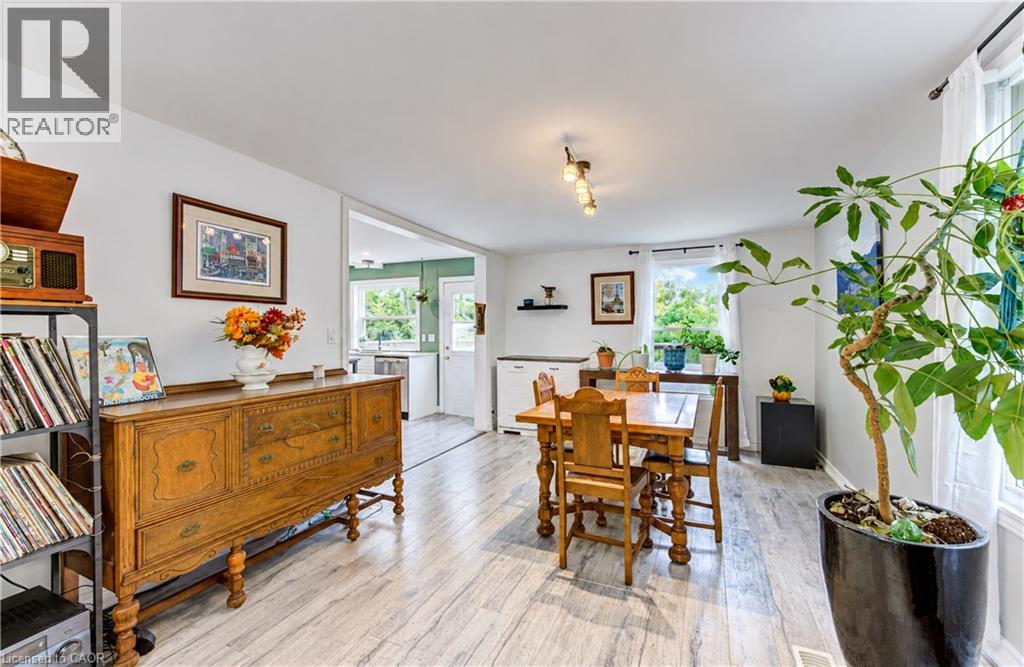 55 Queen Street W Property Photo 12