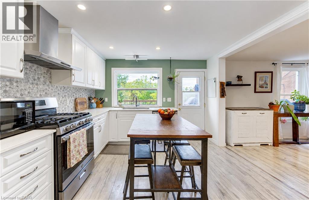 55 Queen Street W Property Photo 14