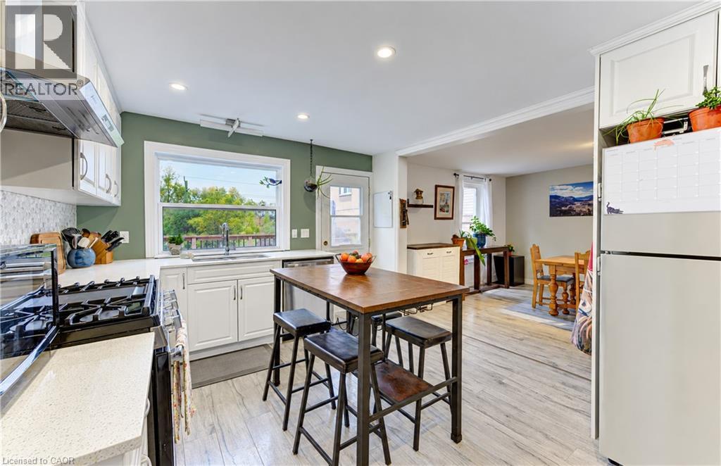 55 Queen Street W Property Photo 16
