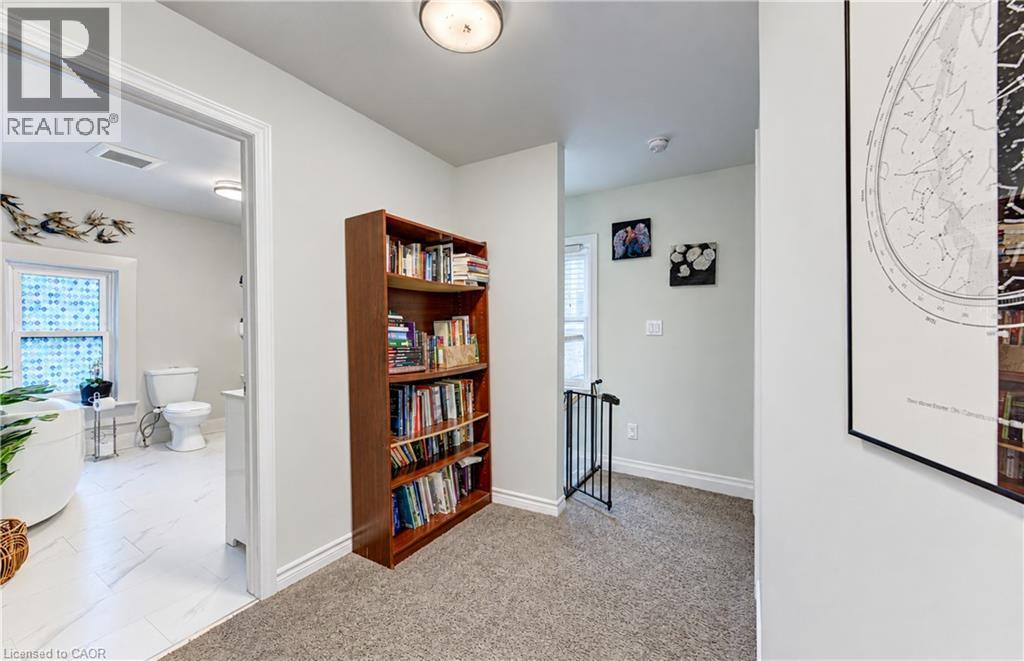 55 Queen Street W Property Photo 21