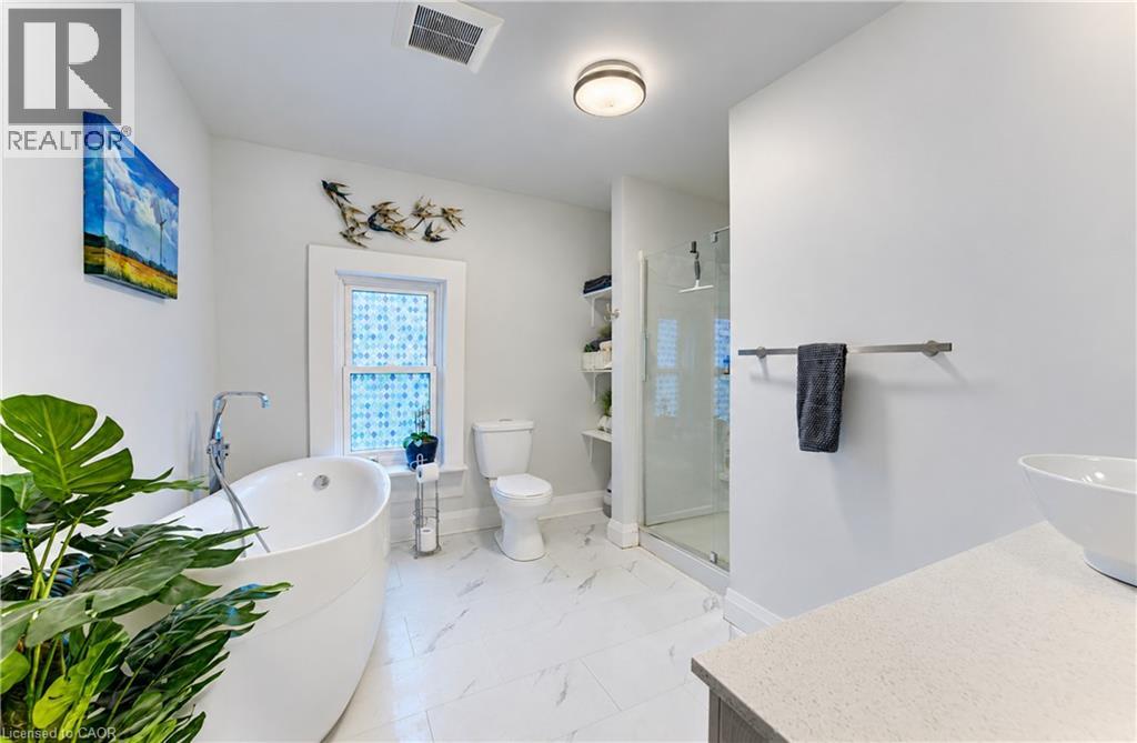 55 Queen Street W Property Photo 22