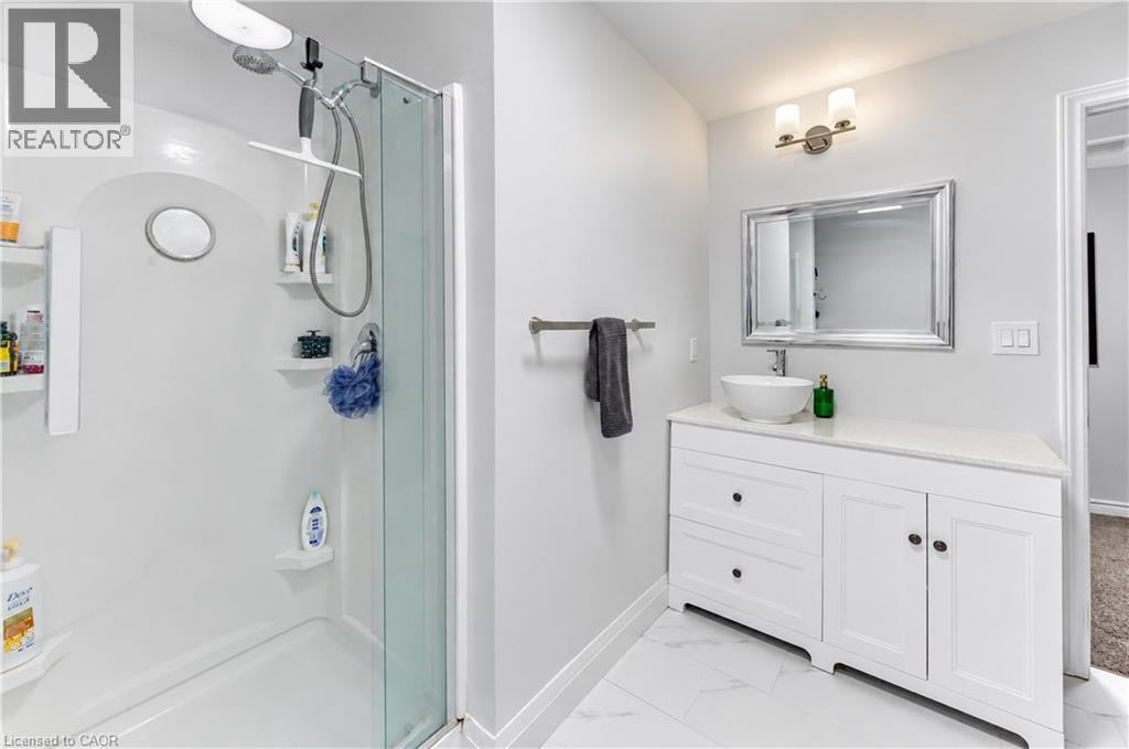55 Queen Street W Property Photo 23