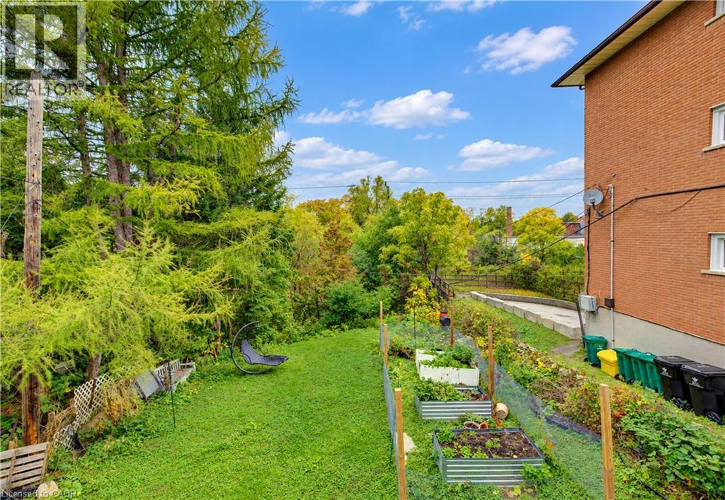 55 Queen Street W Property Photo 34