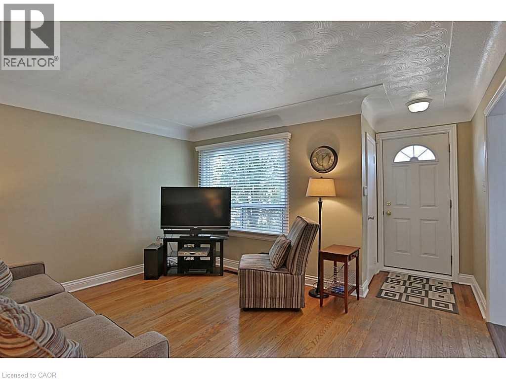 606 Brucedale Avenue E Unit# Upper Lvl Property Photo 3