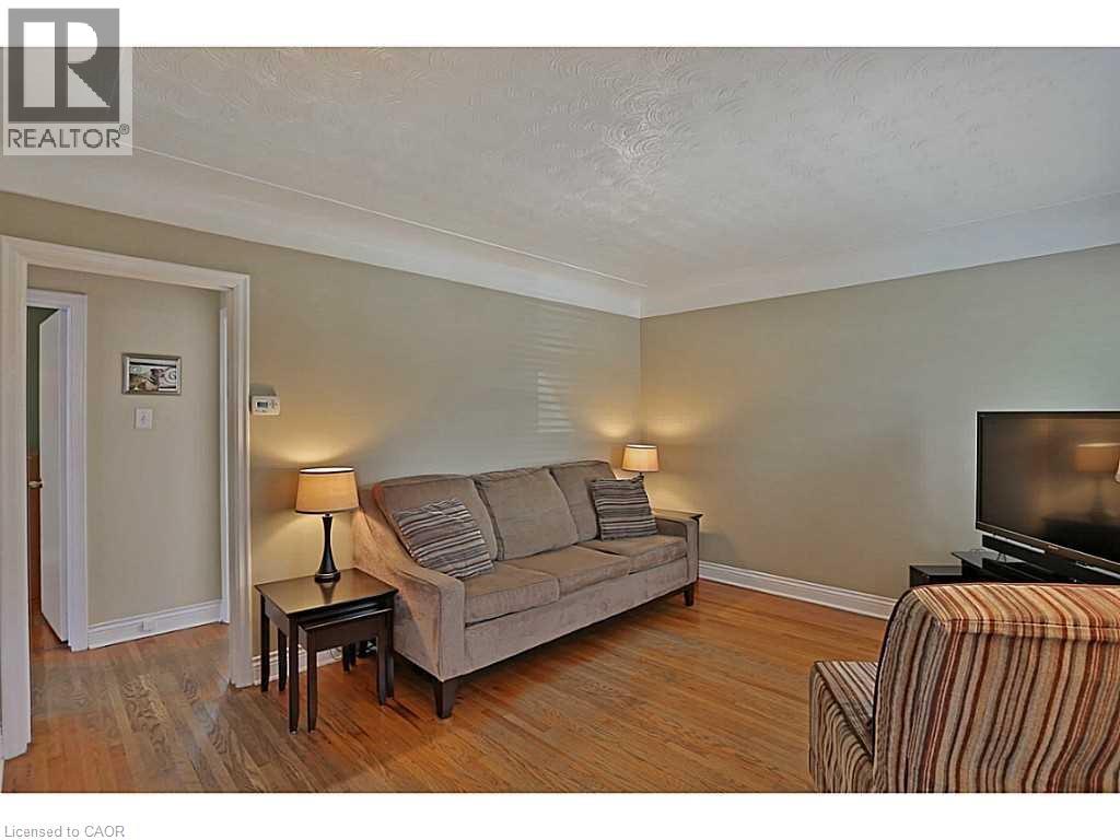 606 Brucedale Avenue E Unit# Upper Lvl Property Photo 4