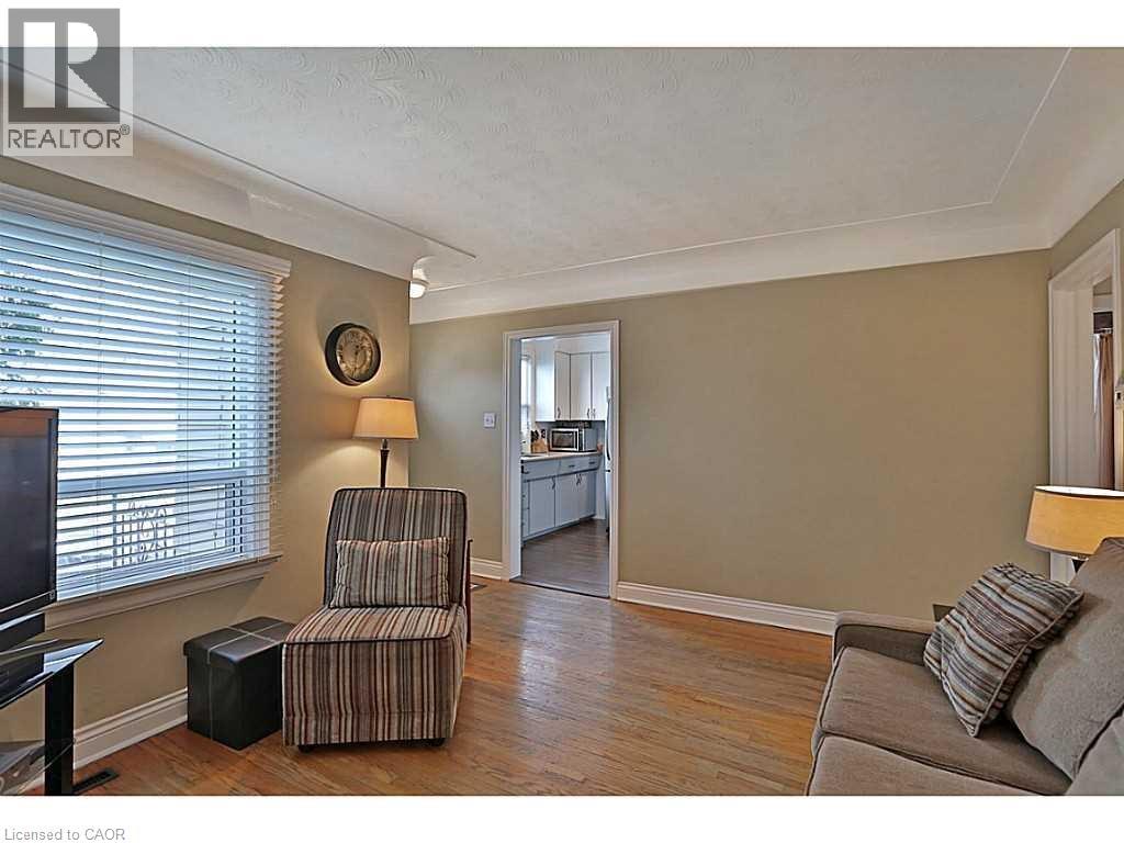 606 Brucedale Avenue E Unit# Upper Lvl Property Photo 5