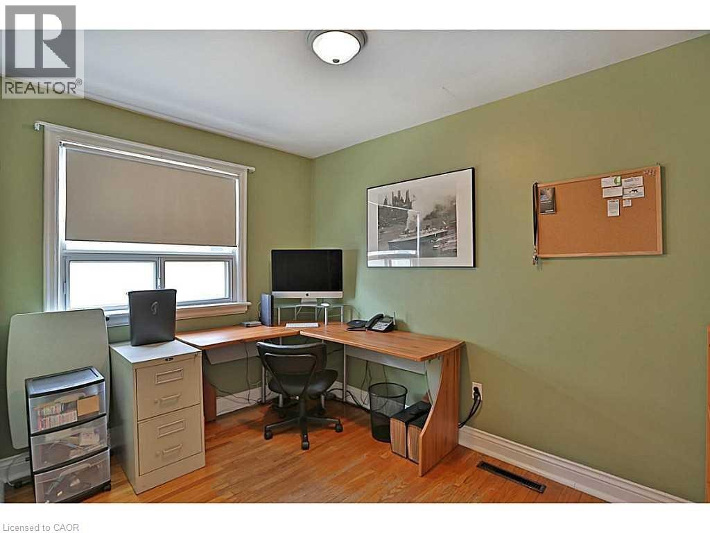 606 Brucedale Avenue E Unit# Upper Lvl Property Photo 12
