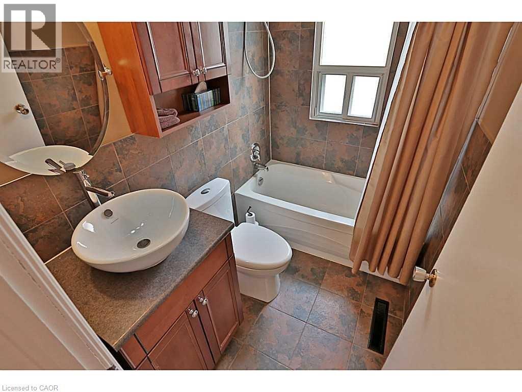 606 Brucedale Avenue E Unit# Upper Lvl Property Photo 13