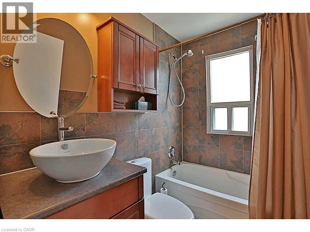 606 Brucedale Avenue E Unit# Upper Lvl Property Photo 14