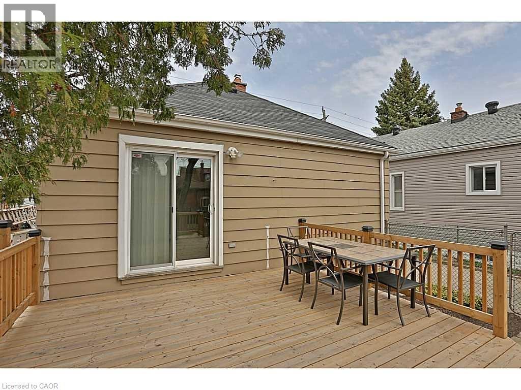 606 Brucedale Avenue E Unit# Upper Lvl Property Photo 15