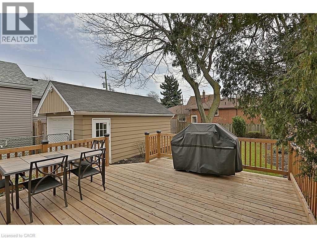 606 Brucedale Avenue E Unit# Upper Lvl Property Photo 16