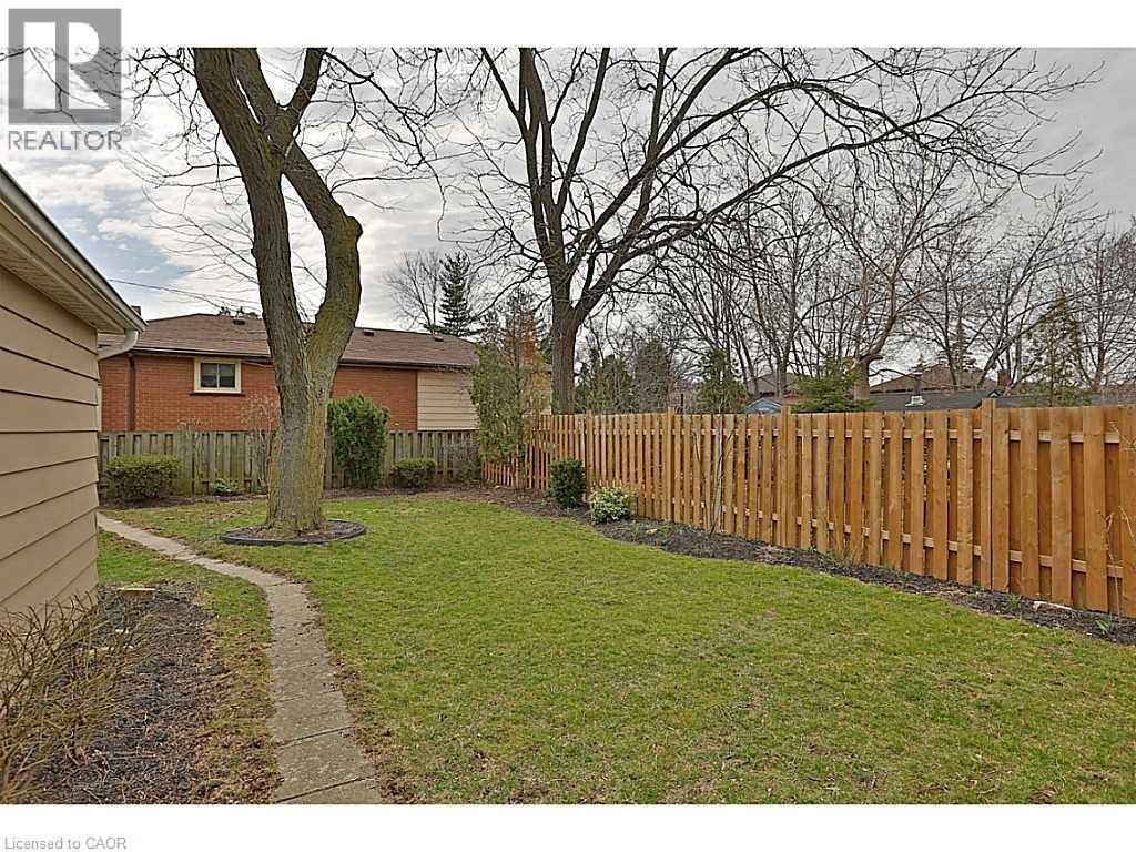 606 Brucedale Avenue E Unit# Upper Lvl Property Photo 17