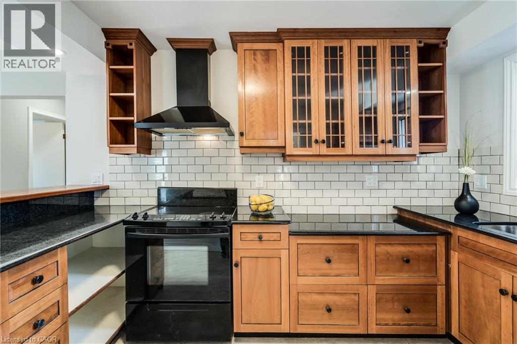 116 Mohawk Road W Property Photo 10