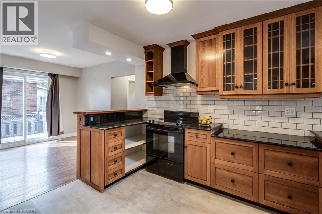 116 Mohawk Road W Property Photo 11