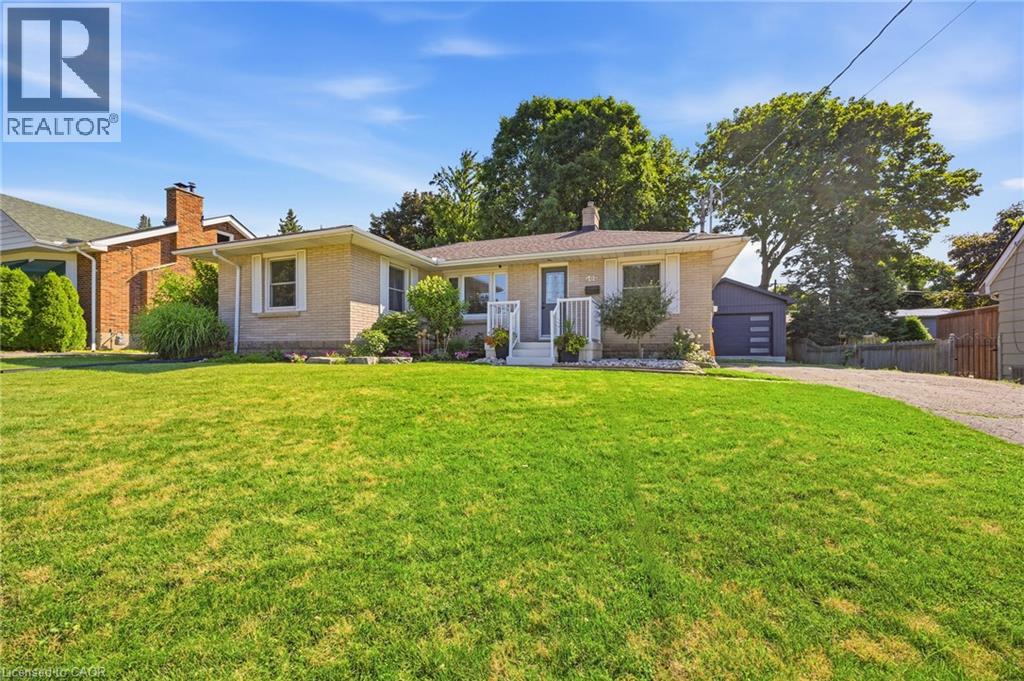 402 Wellington Street N Property Photo 1
