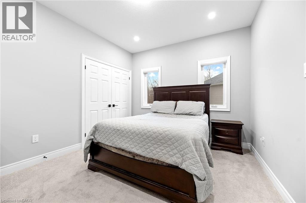 147 Ambrous Crescent Property Photo 24