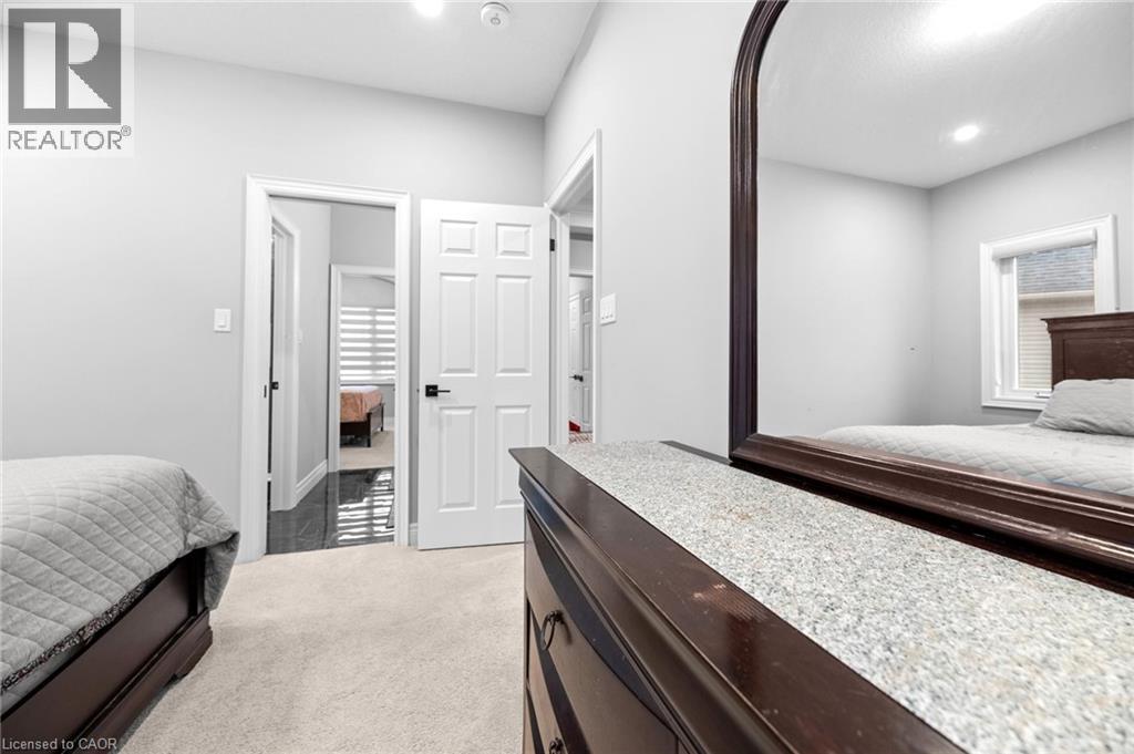 147 Ambrous Crescent Property Photo 25