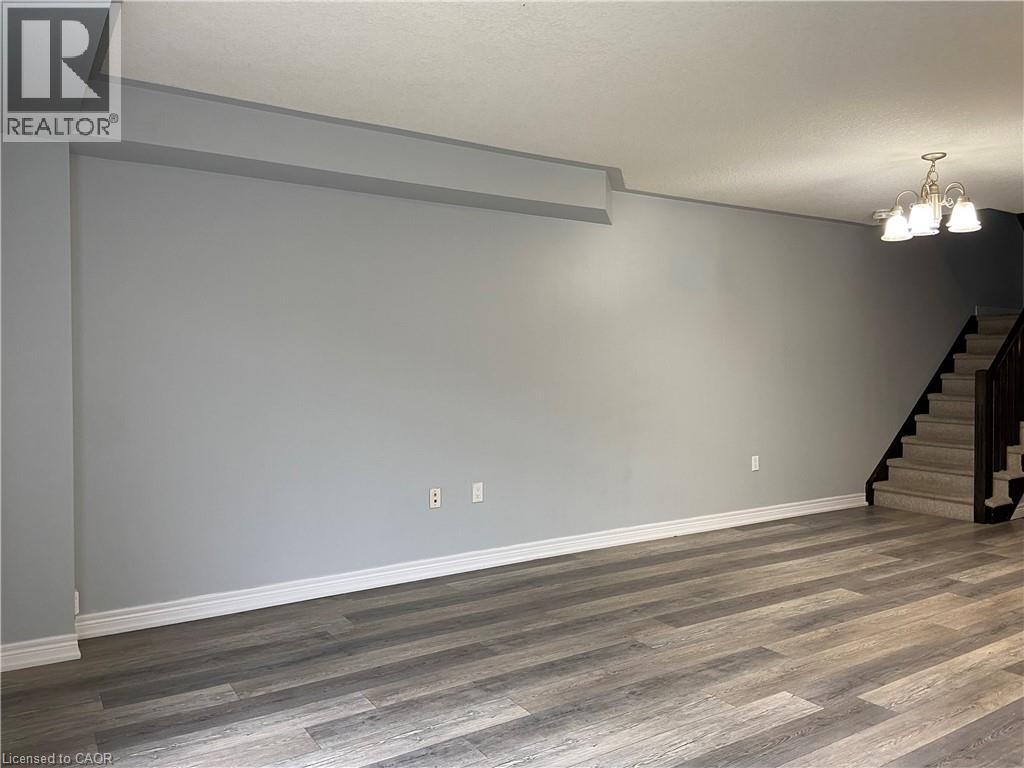 90 Bloom Crescent Property Photo 5