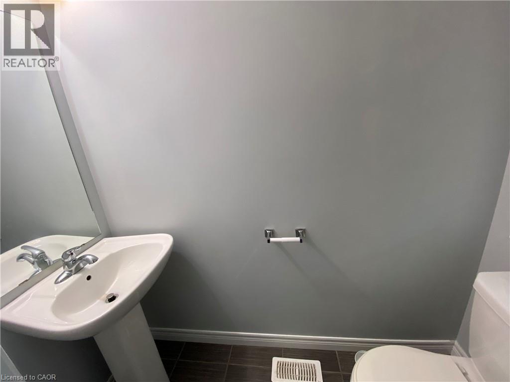 90 Bloom Crescent Property Photo 7