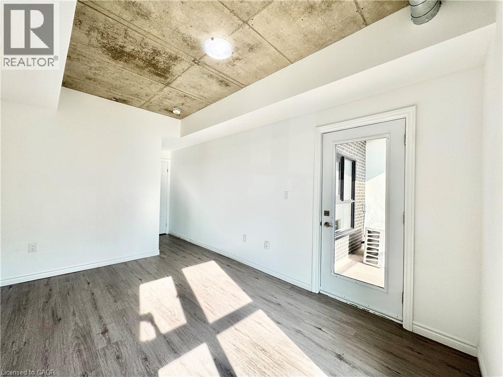 1430 Highland Road W Unit# D3 Property Photo 8